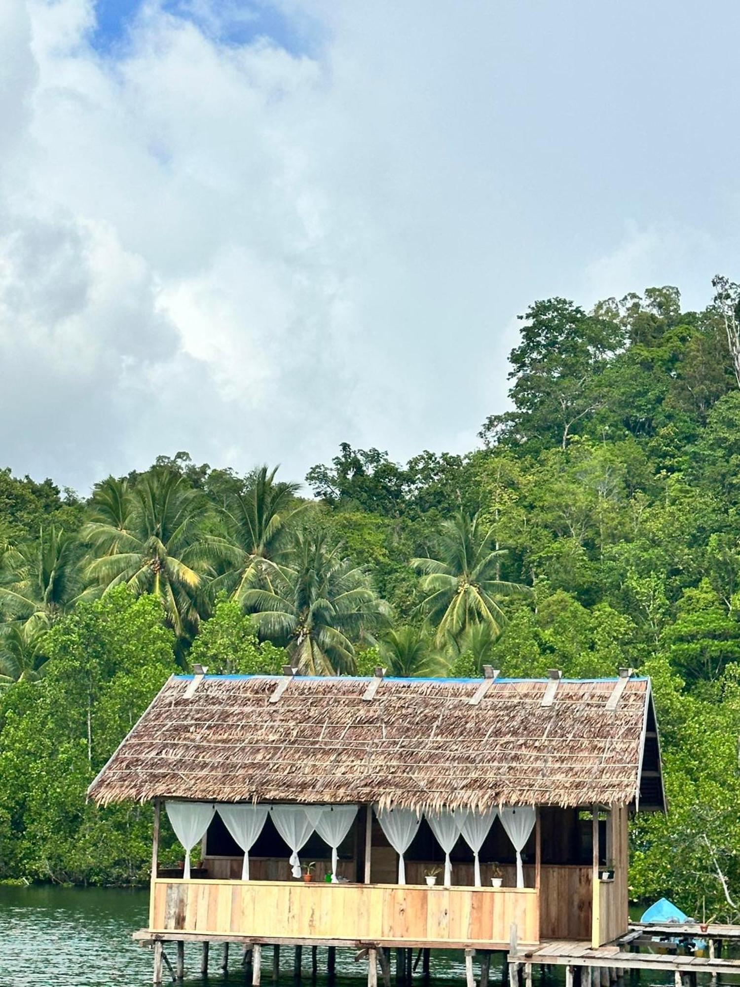 Nyanse Homestay - Raja Ampat Besir Екстериор снимка