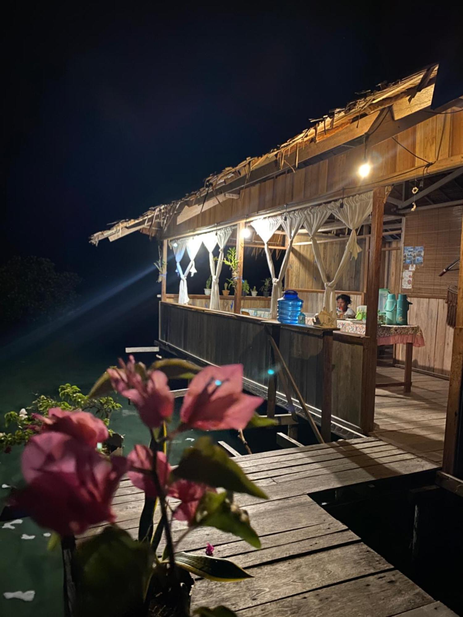 Nyanse Homestay - Raja Ampat Besir Екстериор снимка